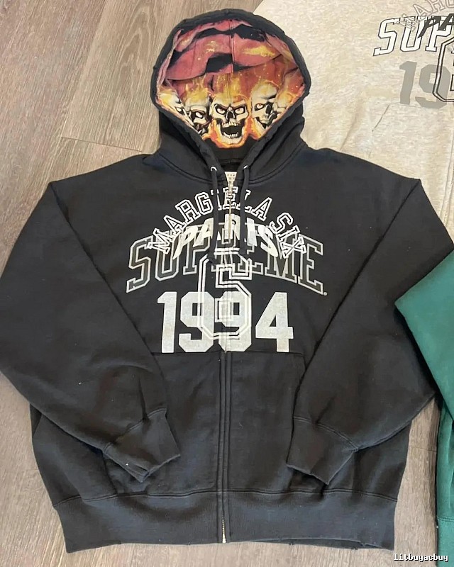 Supreme Black Zip Hoodie Travel Styling