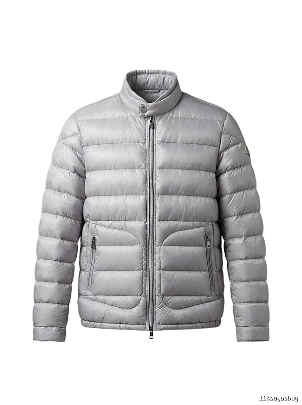 Moncler's classic and simple style silver-gray down jacket.